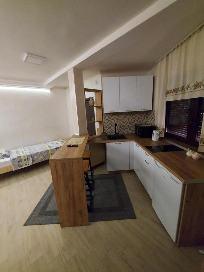 Stiv Apartmani Lukovo Luaran gambar